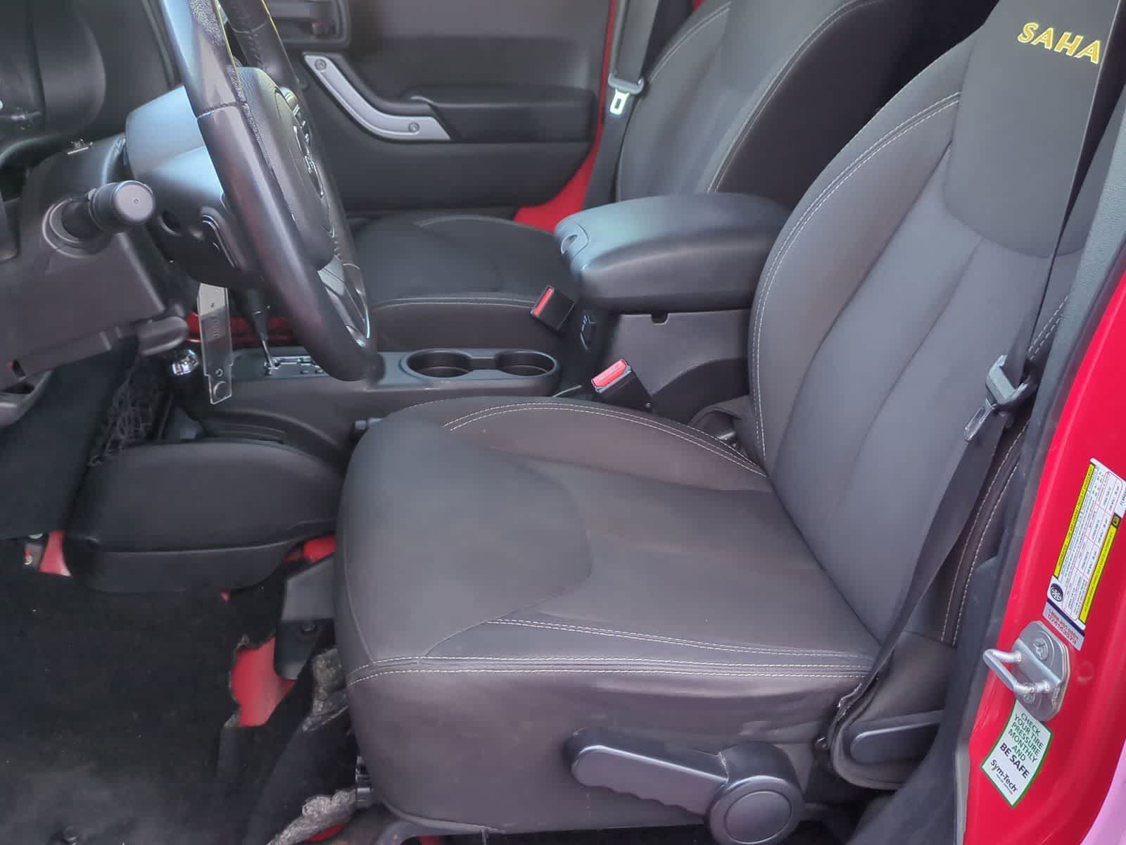 Thumbnail: 2015 Jeep Wrangler - 16