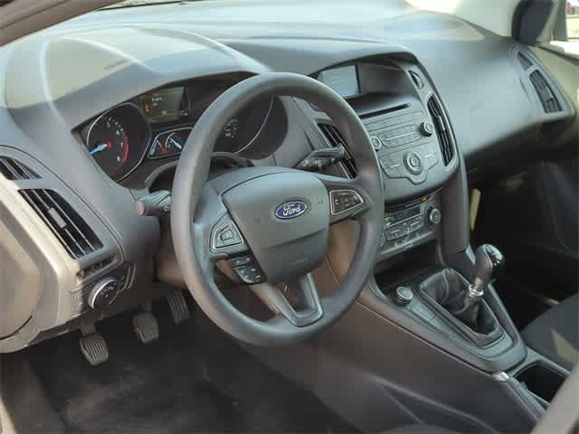 2017 Ford Focus SE 2
