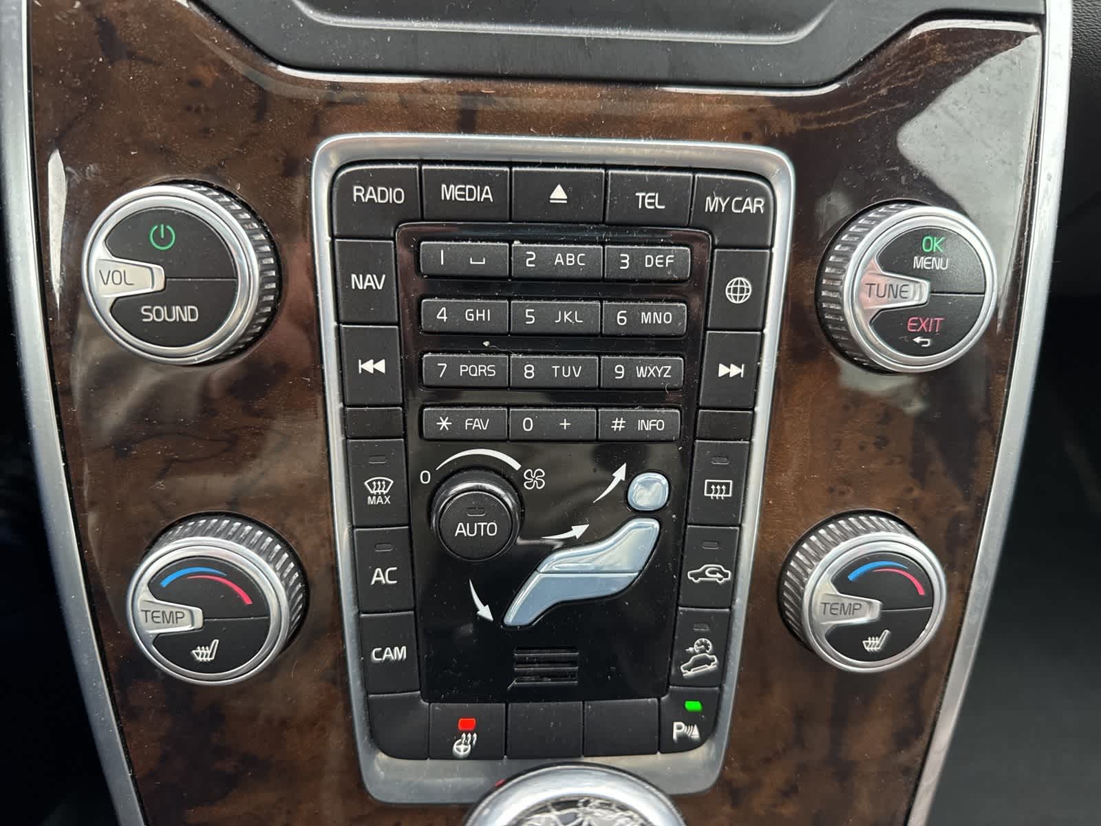 Thumbnail: 2016 Volvo XC70 - 29