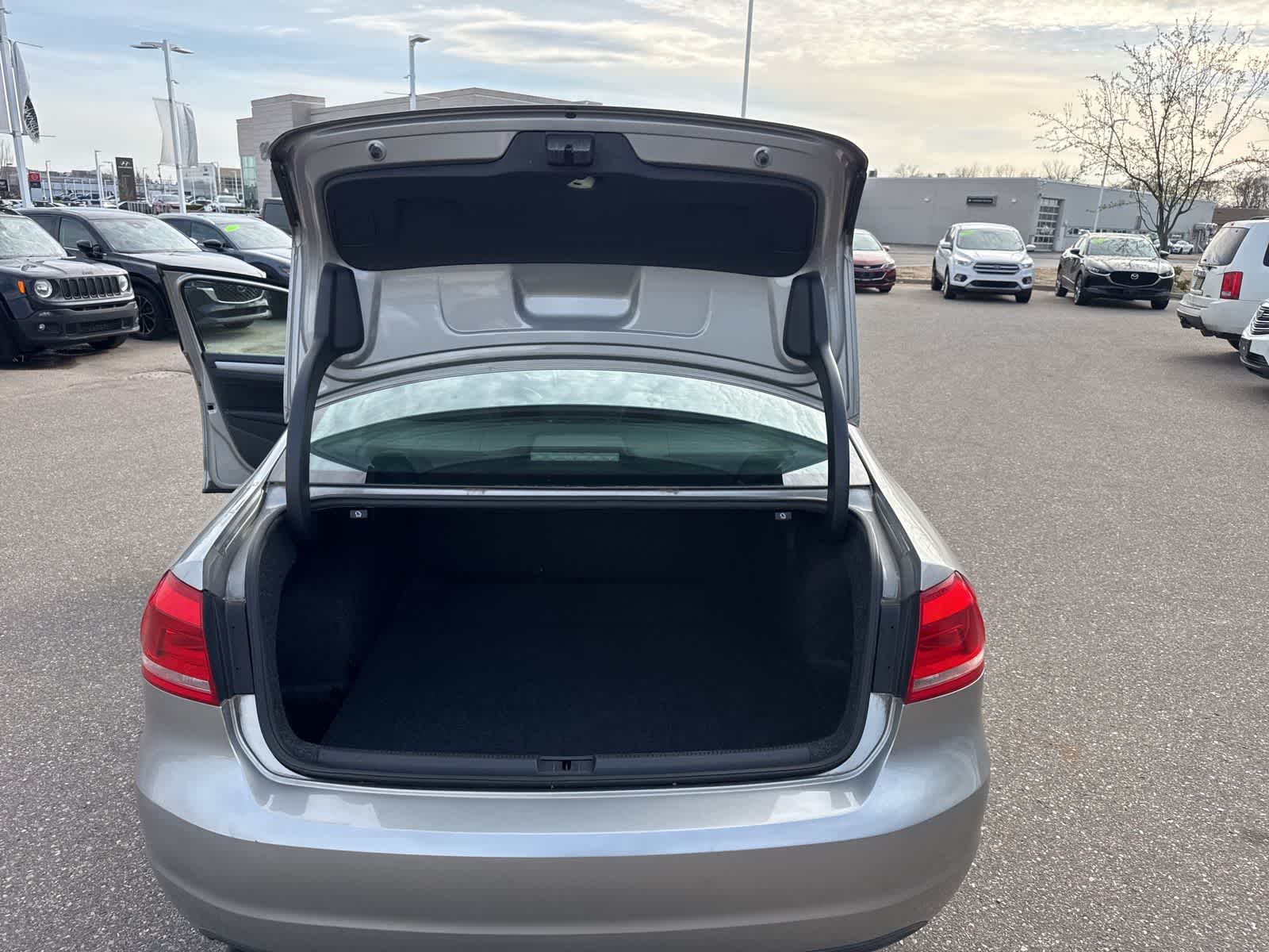 Thumbnail: 2013 Volkswagen Passat - 23