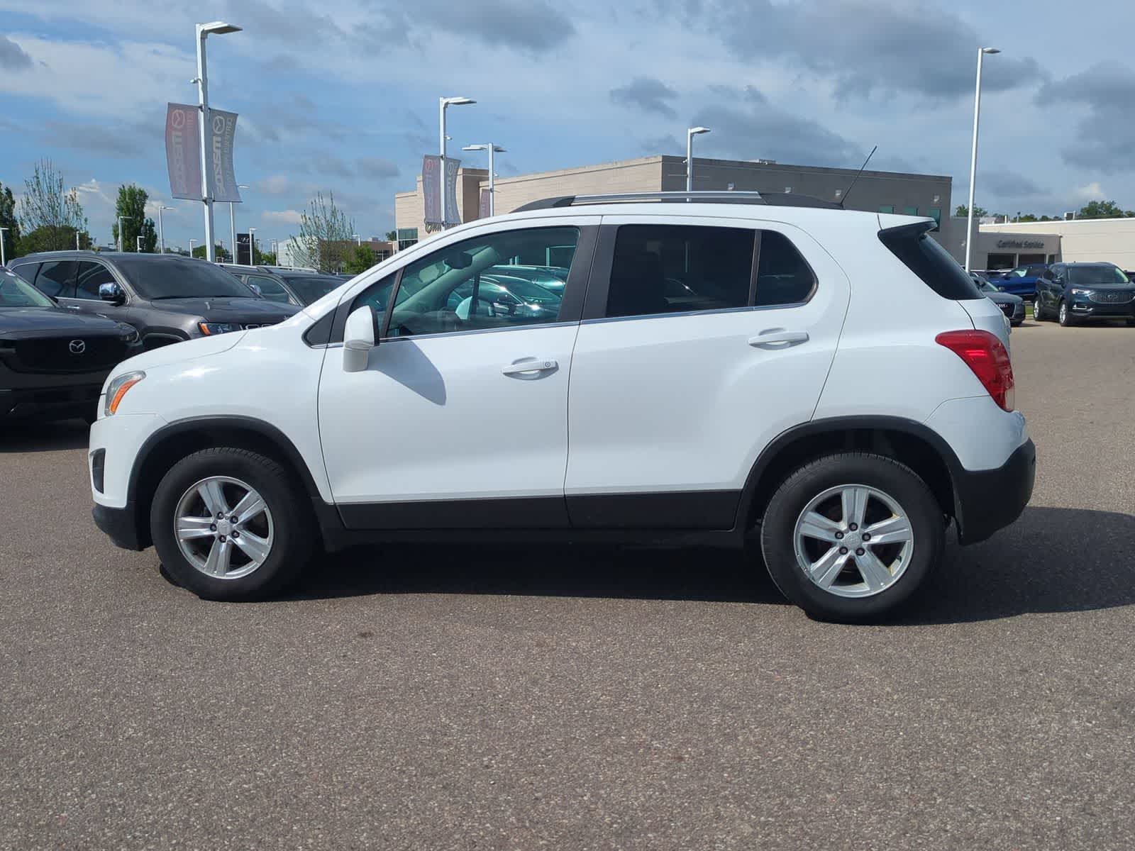 Thumbnail: 2016 Chevrolet Trax - 3