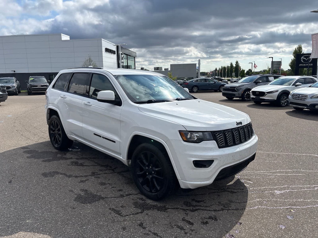 Used 2017 Jeep Grand Cherokee Laredo 4x4 SUV