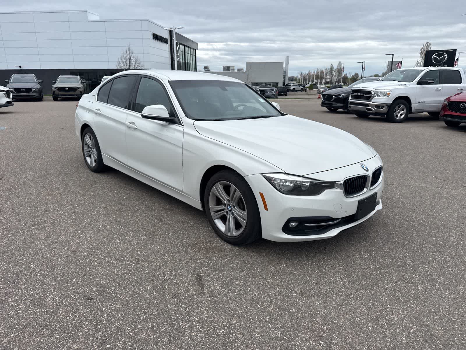 Thumbnail: 2017 BMW 3 Series - 3