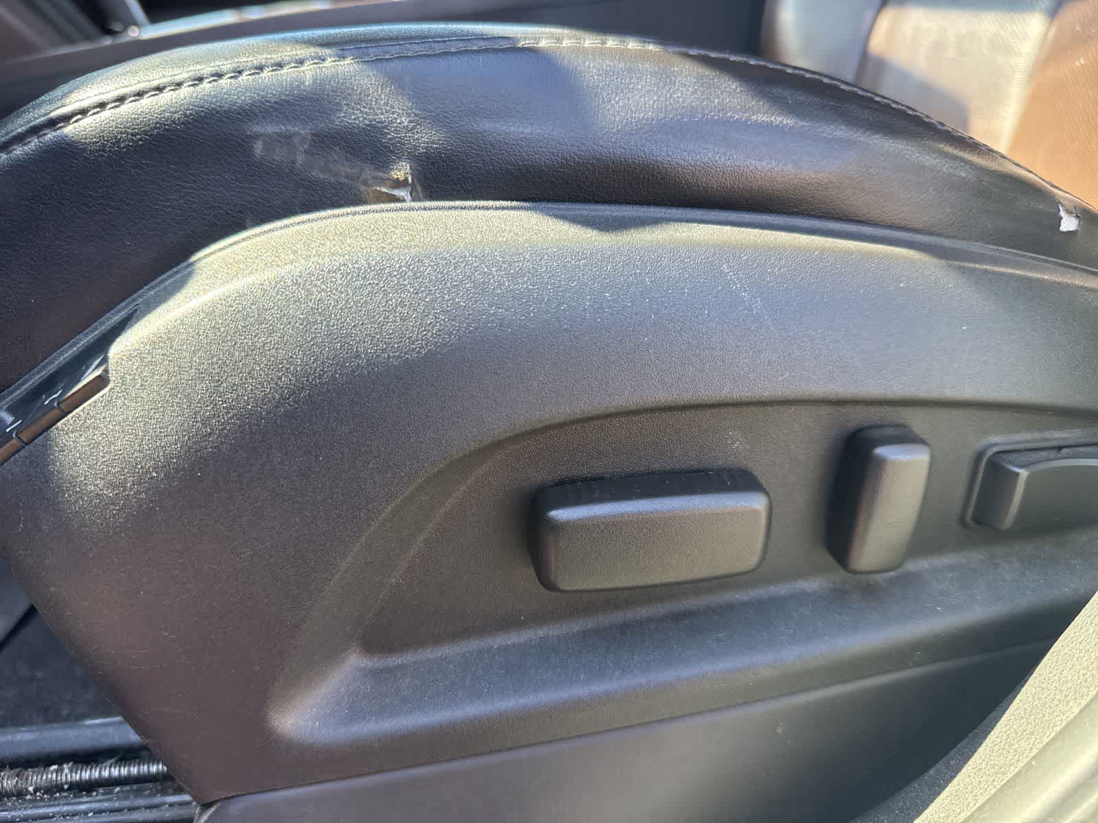 Thumbnail: 2011 Chevrolet Equinox - 16