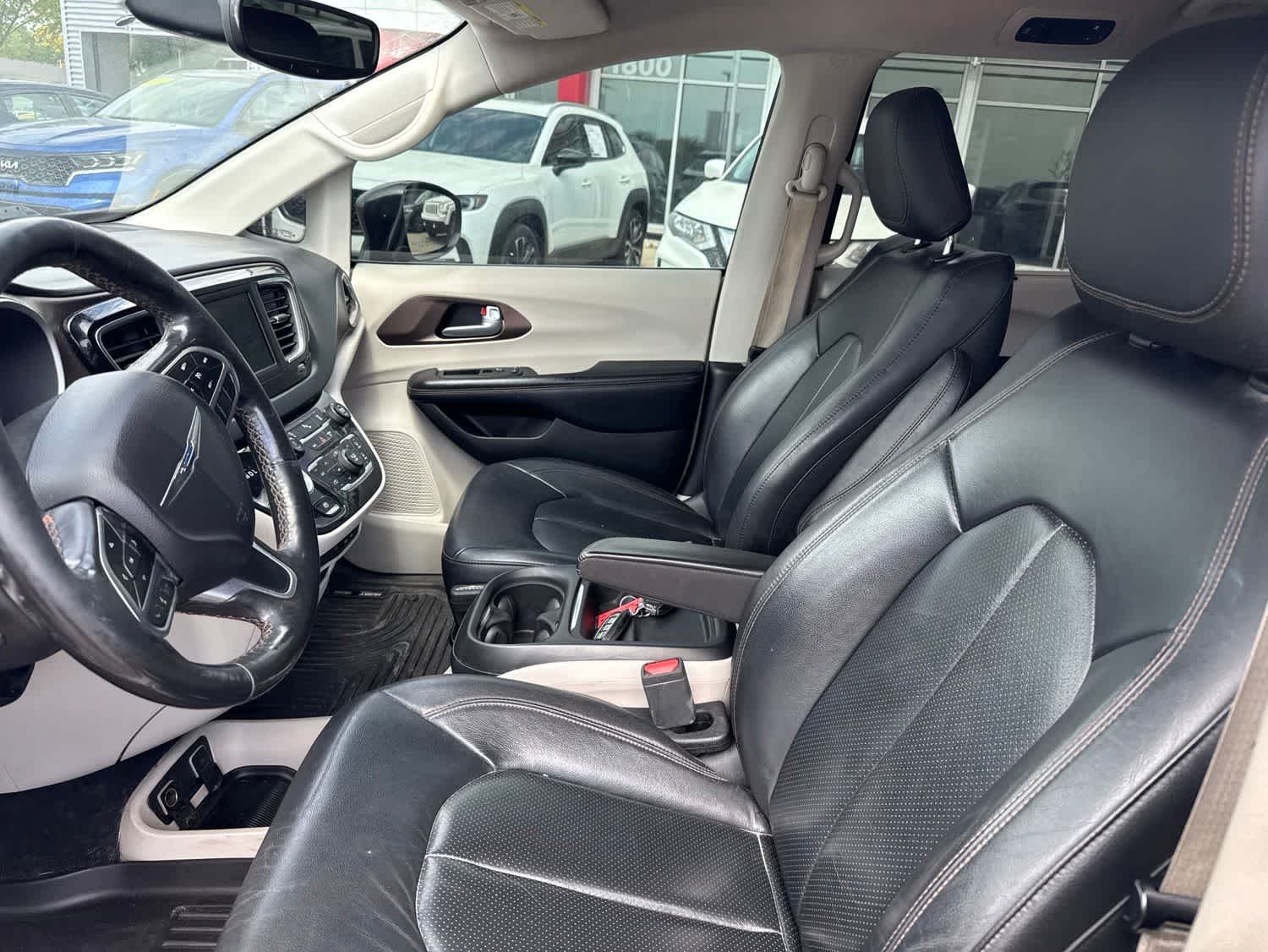 Thumbnail: 2019 Chrysler Pacifica - 14