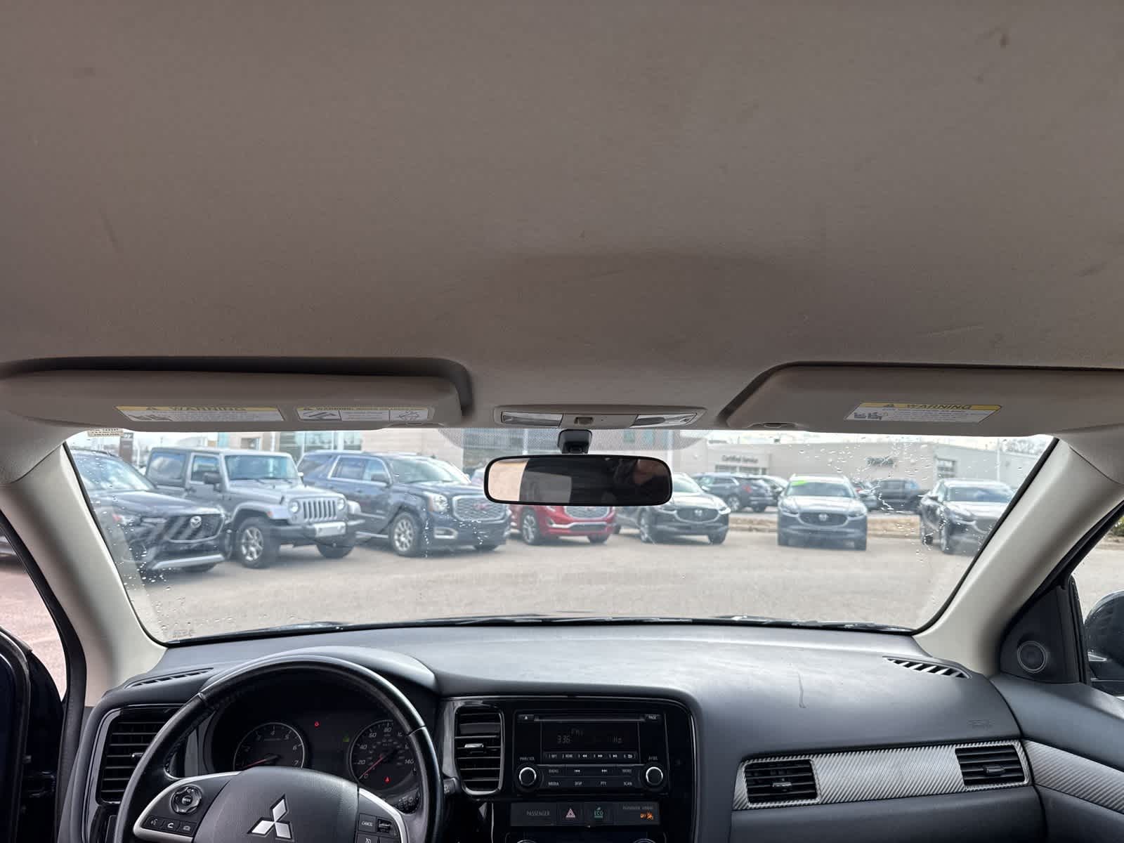 Thumbnail: 2015 Mitsubishi Outlander - 19