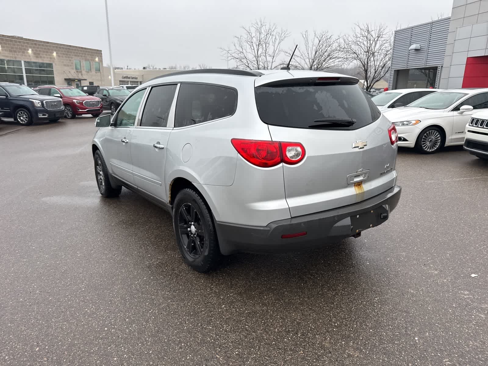 Thumbnail: 2010 Chevrolet Traverse - 7