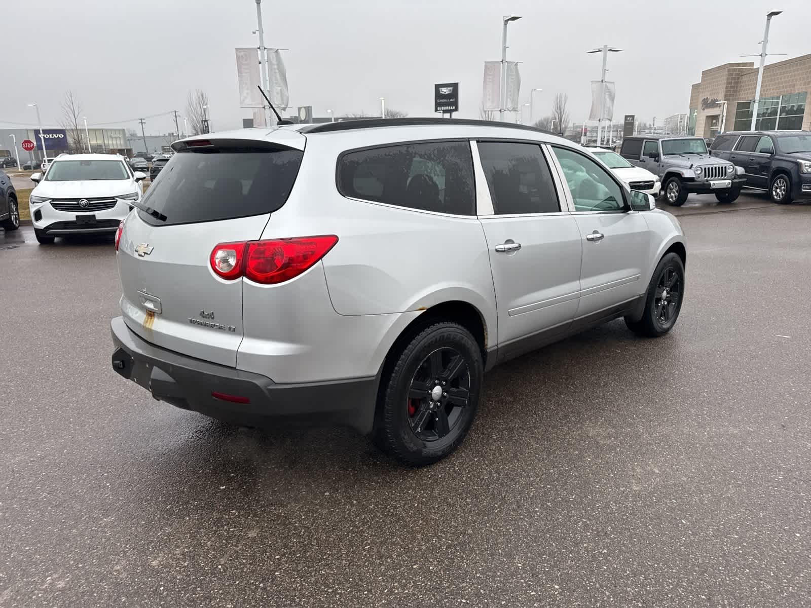 Thumbnail: 2010 Chevrolet Traverse - 5