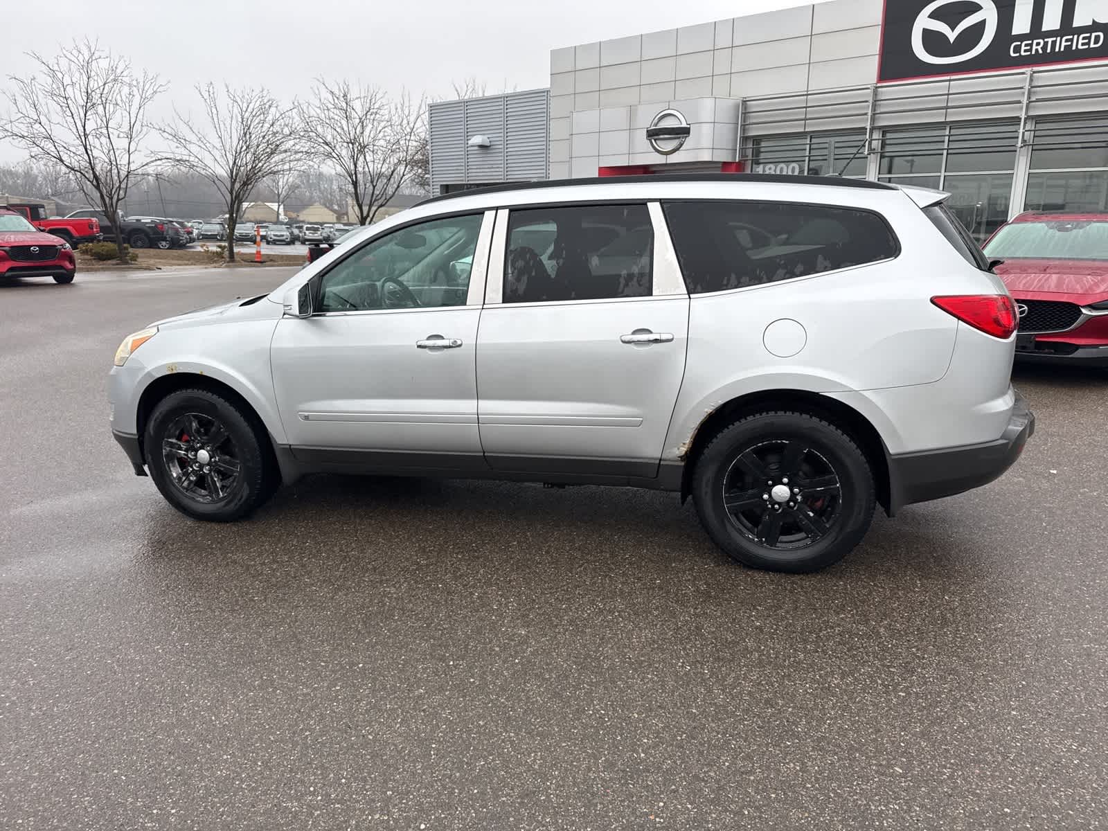 Thumbnail: 2010 Chevrolet Traverse - 8