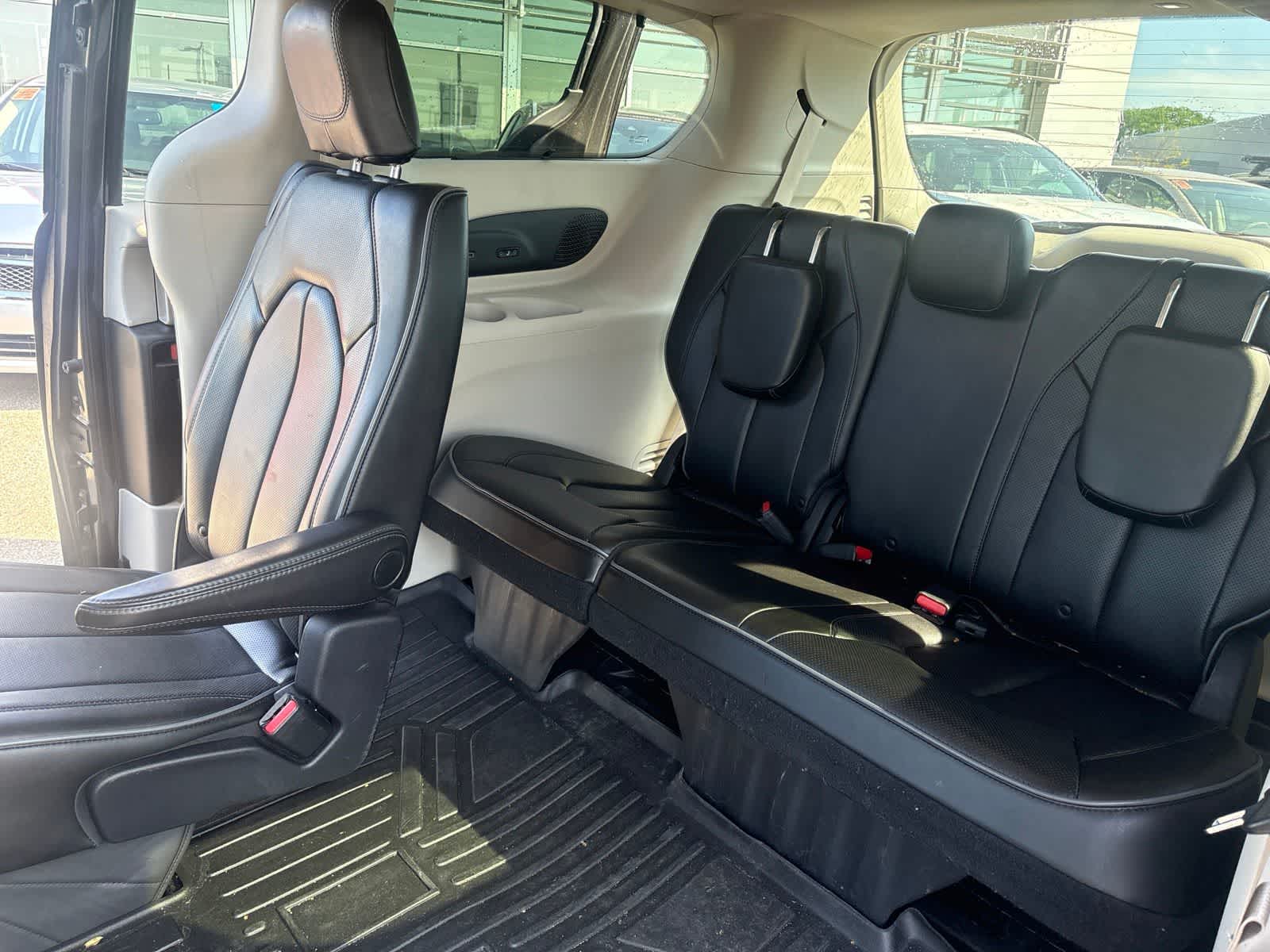 Thumbnail: 2019 Chrysler Pacifica - 17