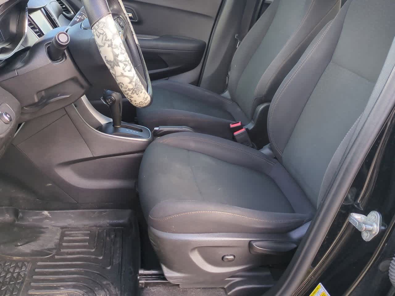 Thumbnail: 2017 Chevrolet Trax - 15