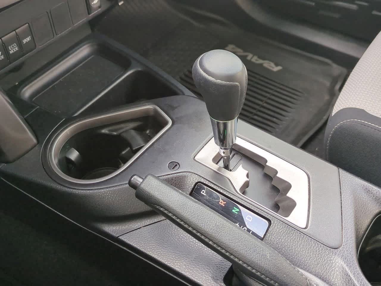 Thumbnail: 2018 Toyota RAV4 - 31