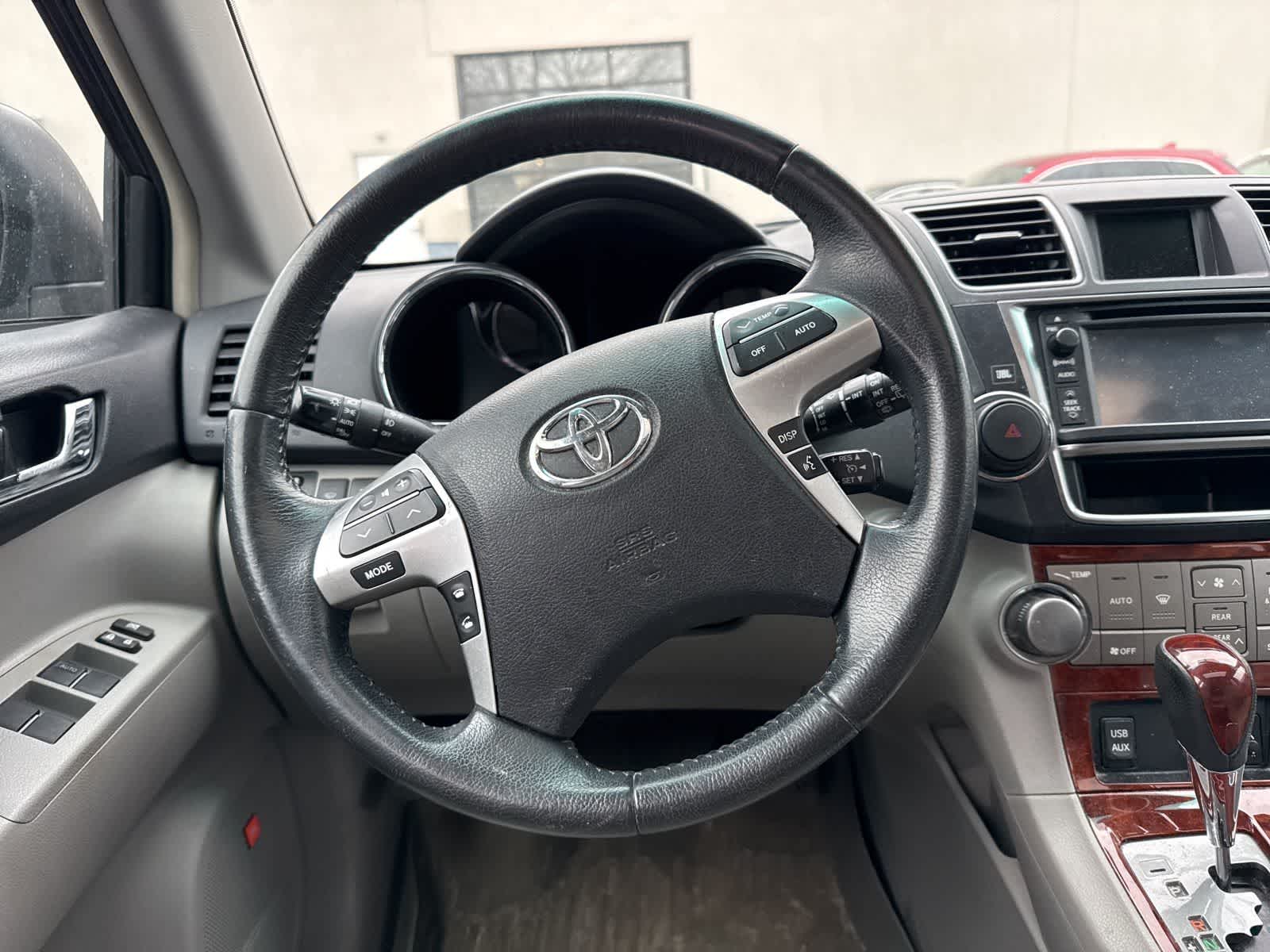 Thumbnail: 2013 Toyota Highlander - 16