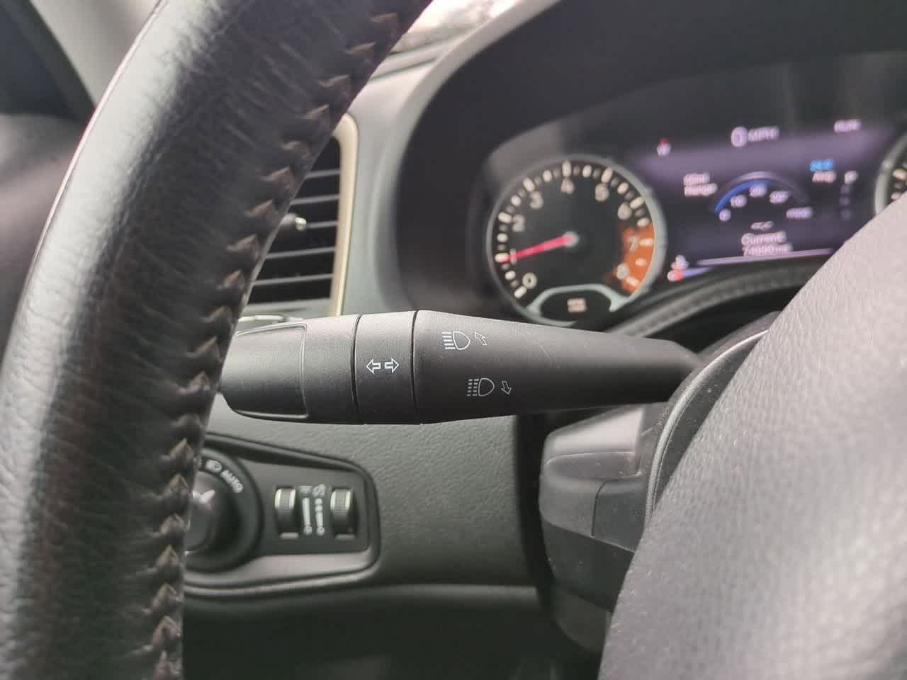 Thumbnail: 2016 Jeep Renegade - 27