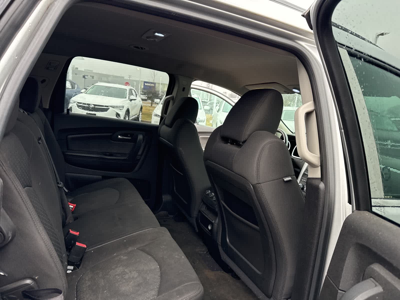 Thumbnail: 2010 Chevrolet Traverse - 21