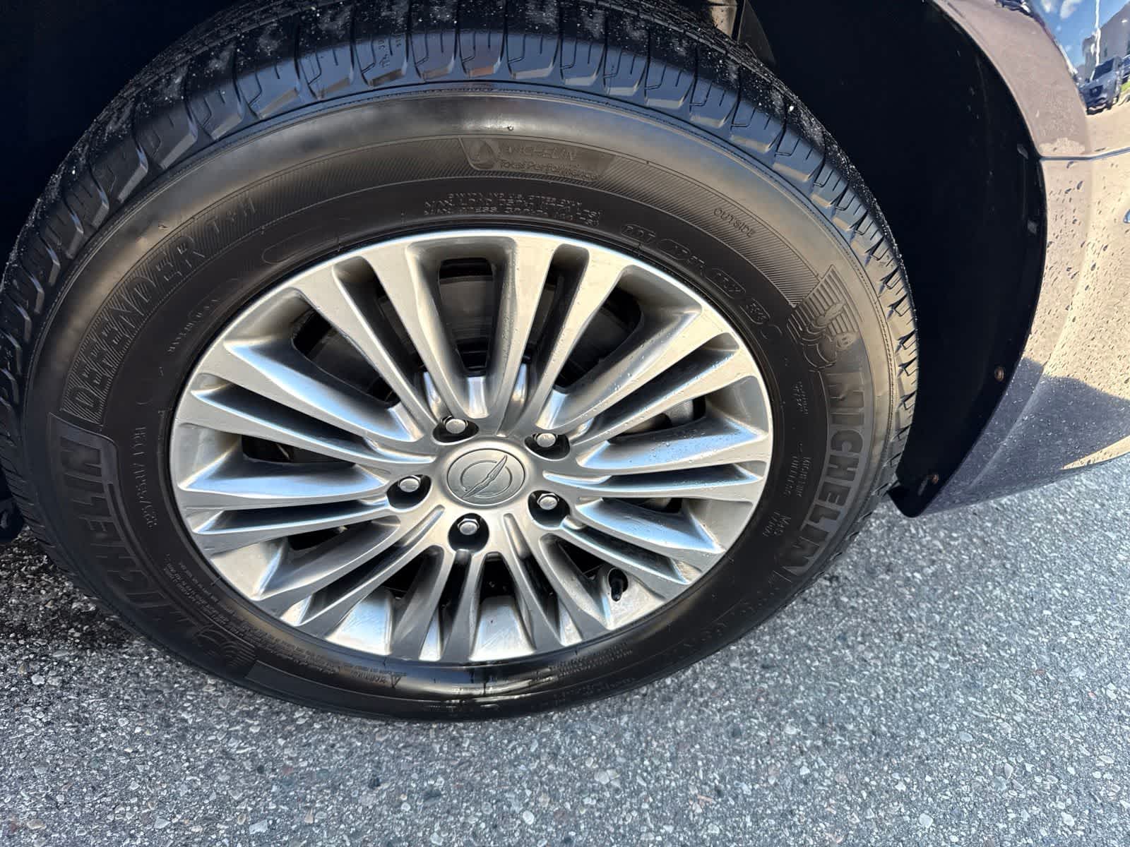 Thumbnail: 2013 Chrysler Town & Country - 12