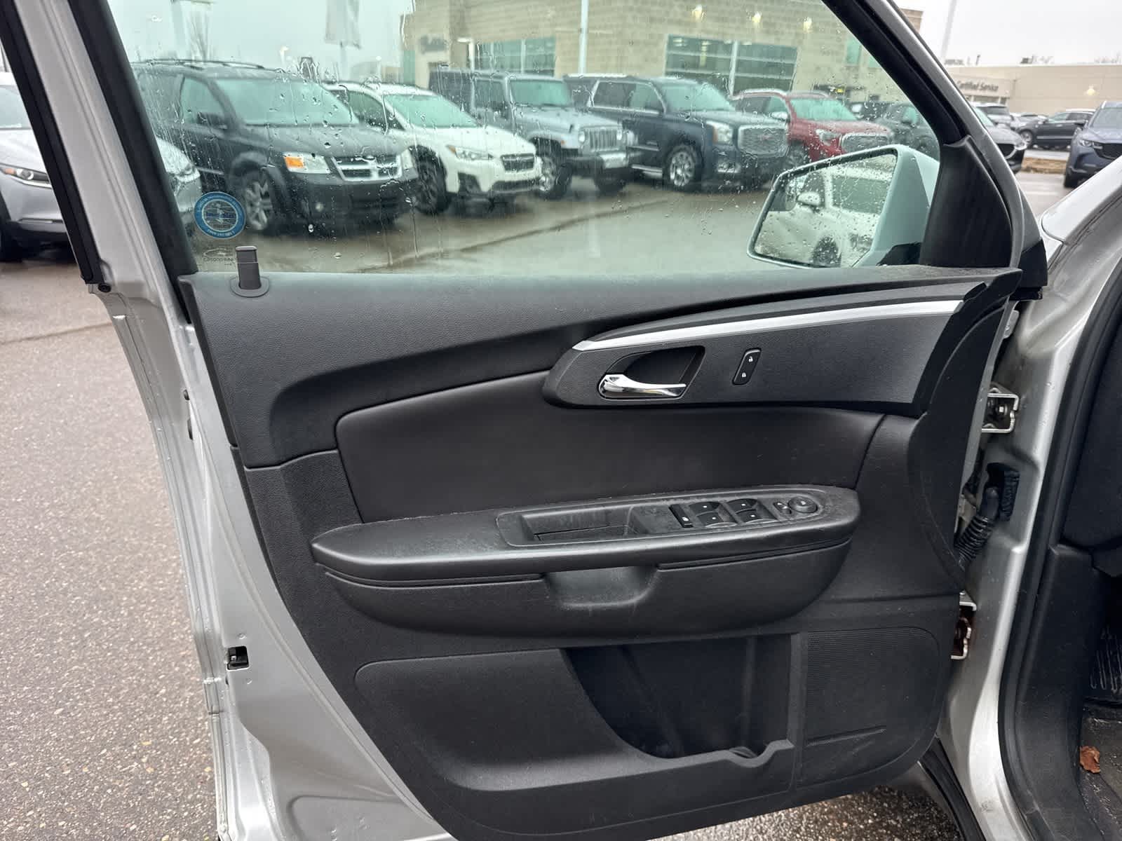 Thumbnail: 2010 Chevrolet Traverse - 14