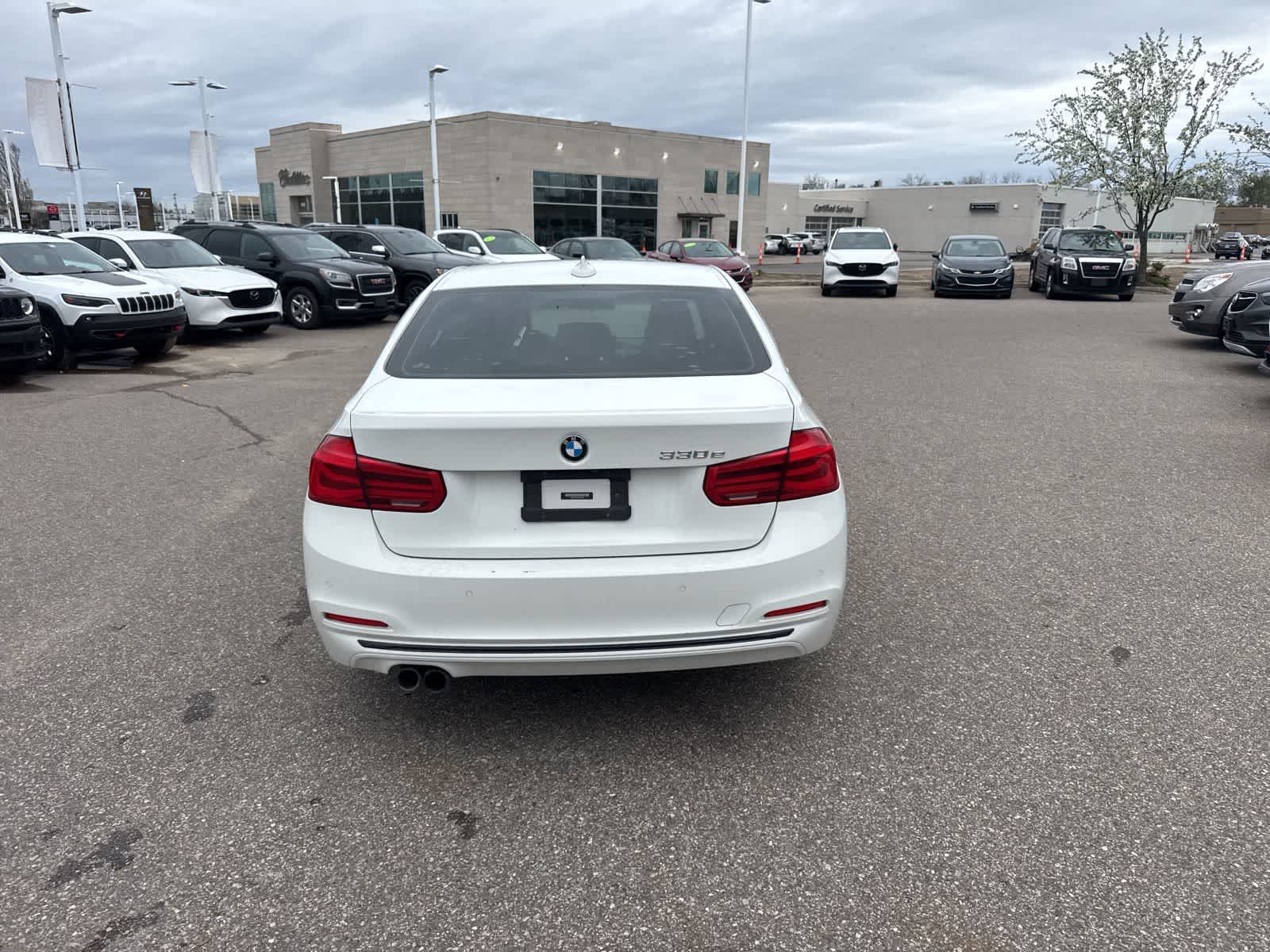 Thumbnail: 2017 BMW 3 Series - 6