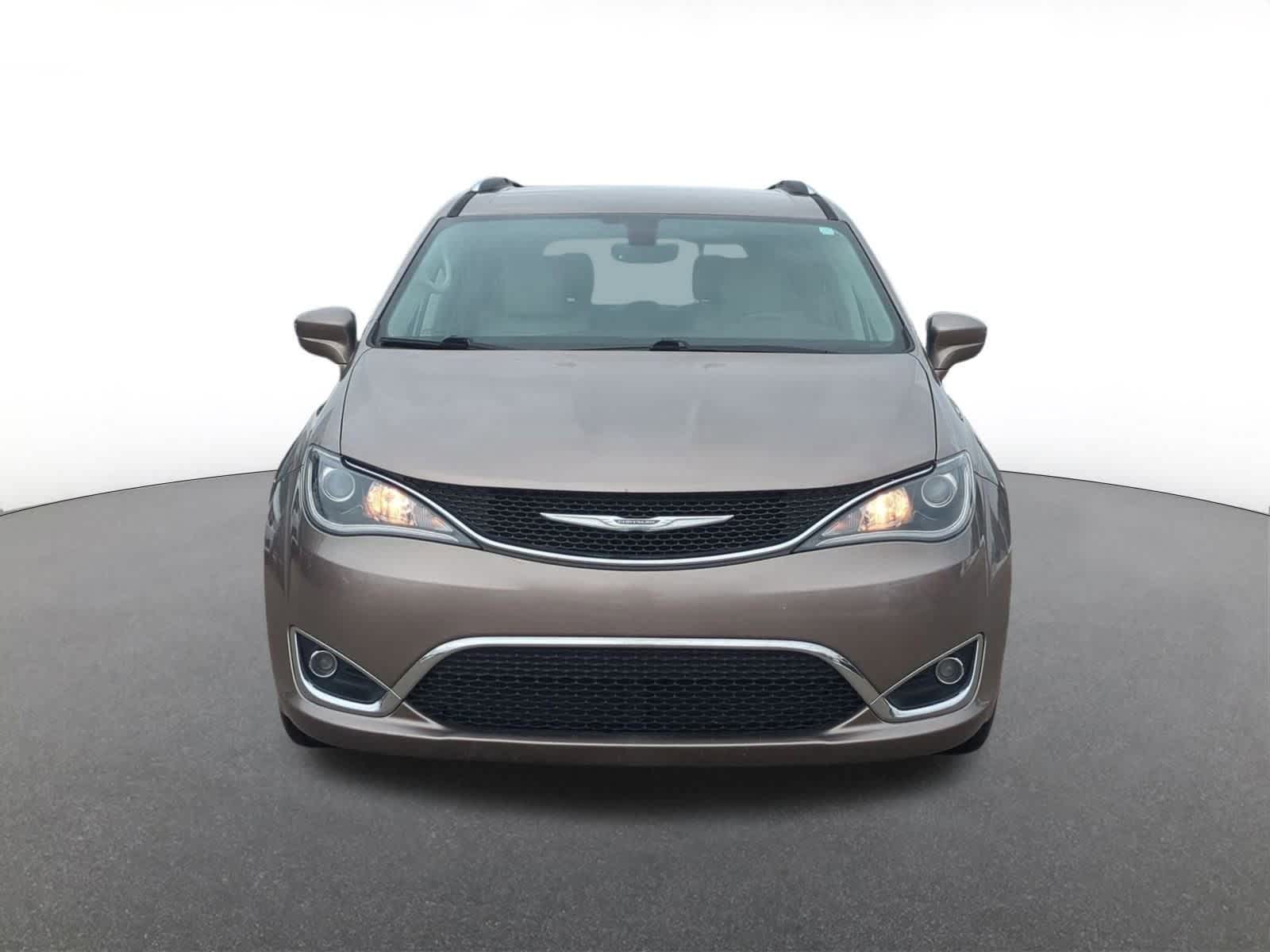 Thumbnail: 2018 Chrysler Pacifica - 9