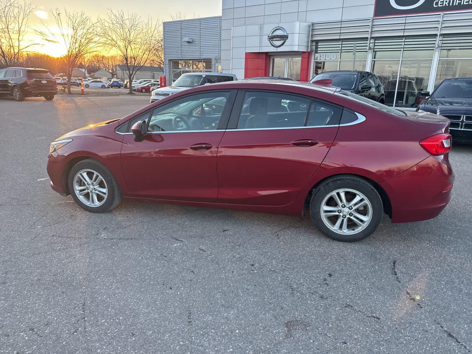 Thumbnail: 2017 Chevrolet Cruze - 8