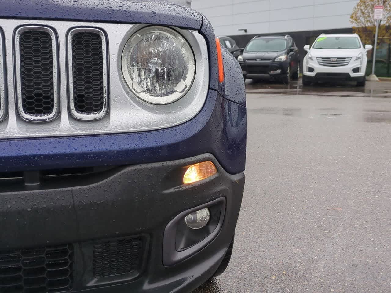 Thumbnail: 2016 Jeep Renegade - 10