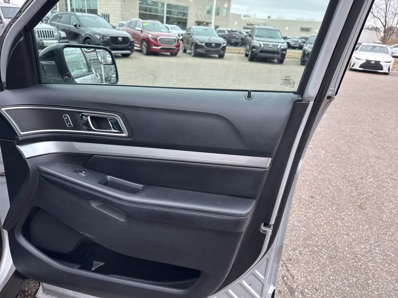 Thumbnail: 2016 Ford Explorer - 28