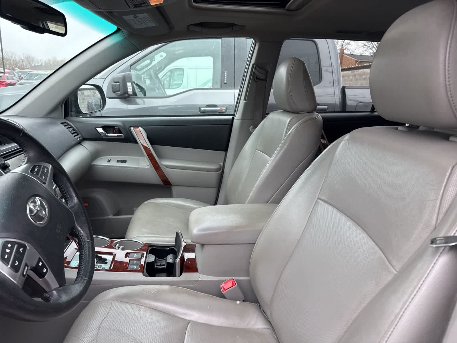 Thumbnail: 2013 Toyota Highlander - 11