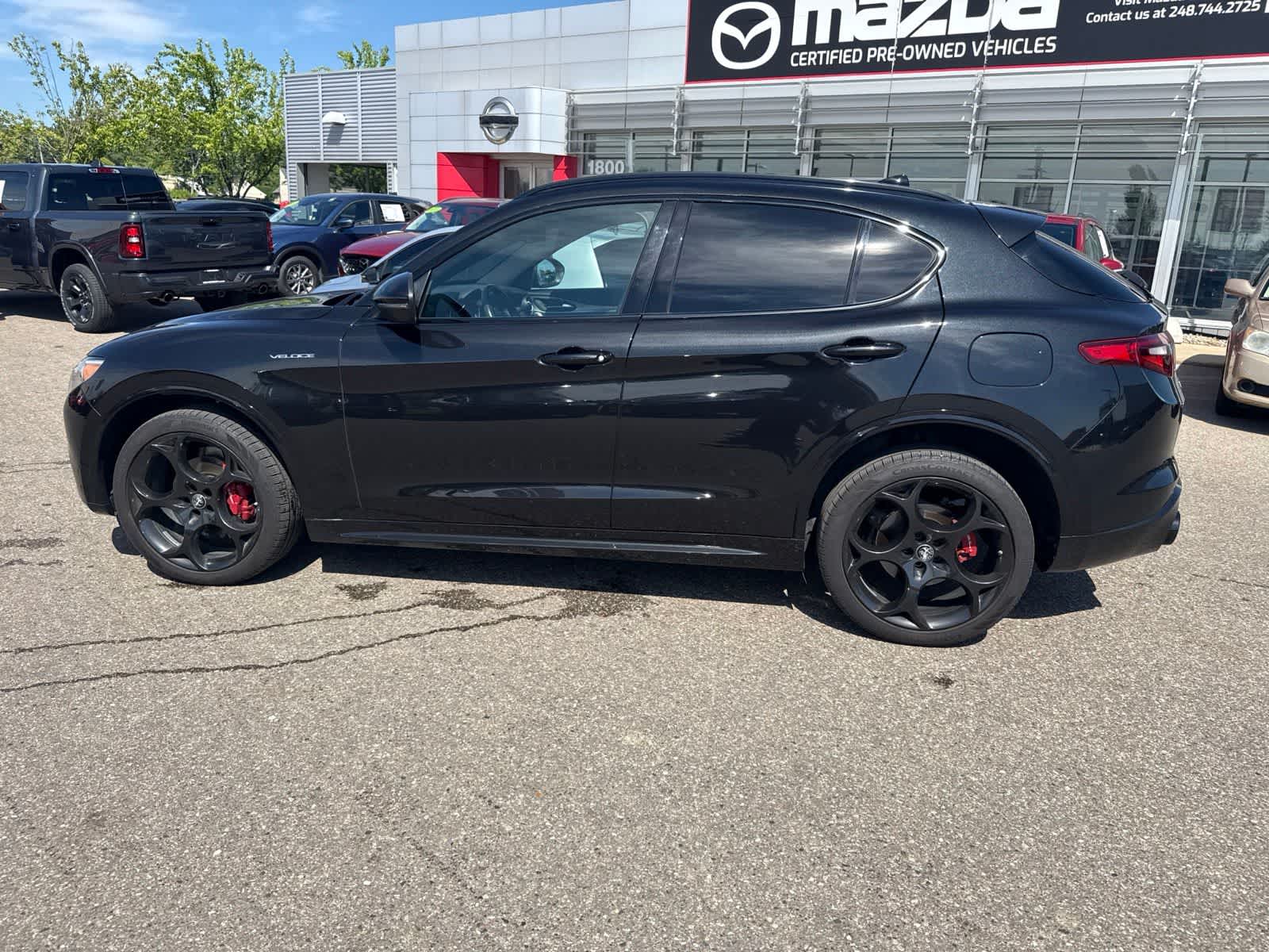 Thumbnail: 2023 Alfa Romeo Stelvio - 7
