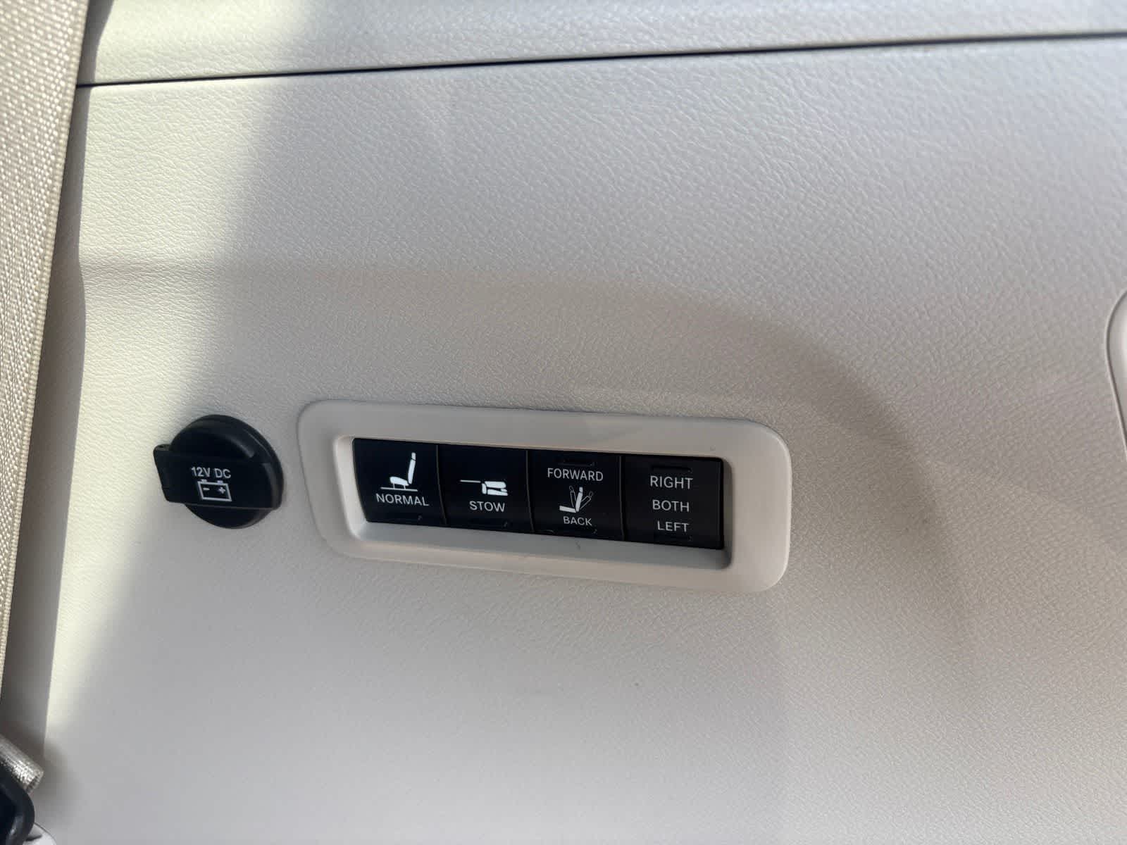 Thumbnail: 2019 Chrysler Pacifica - 23