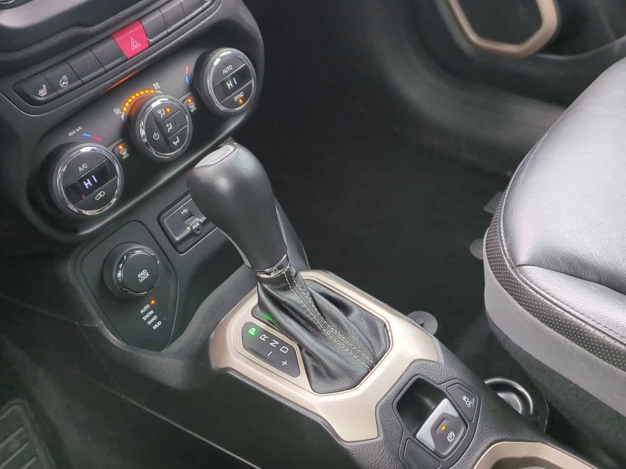 Thumbnail: 2016 Jeep Renegade - 32