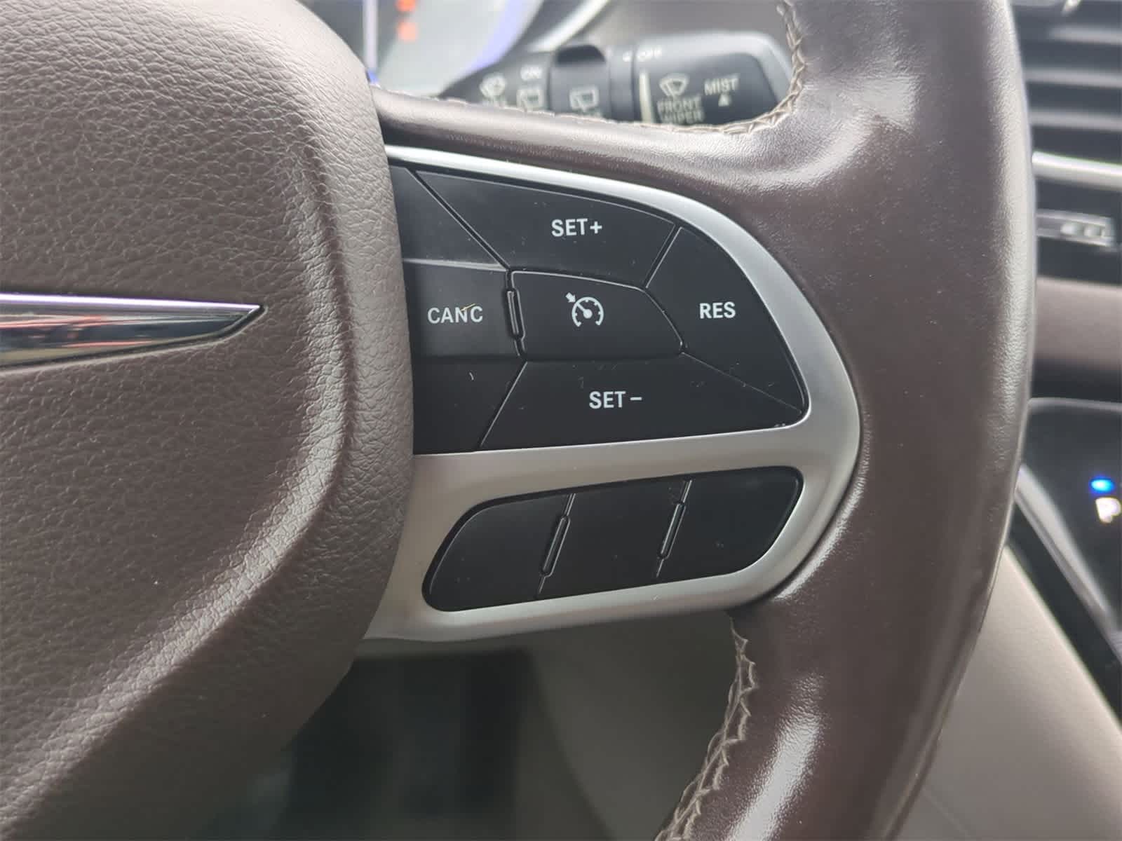 Thumbnail: 2018 Chrysler Pacifica - 25