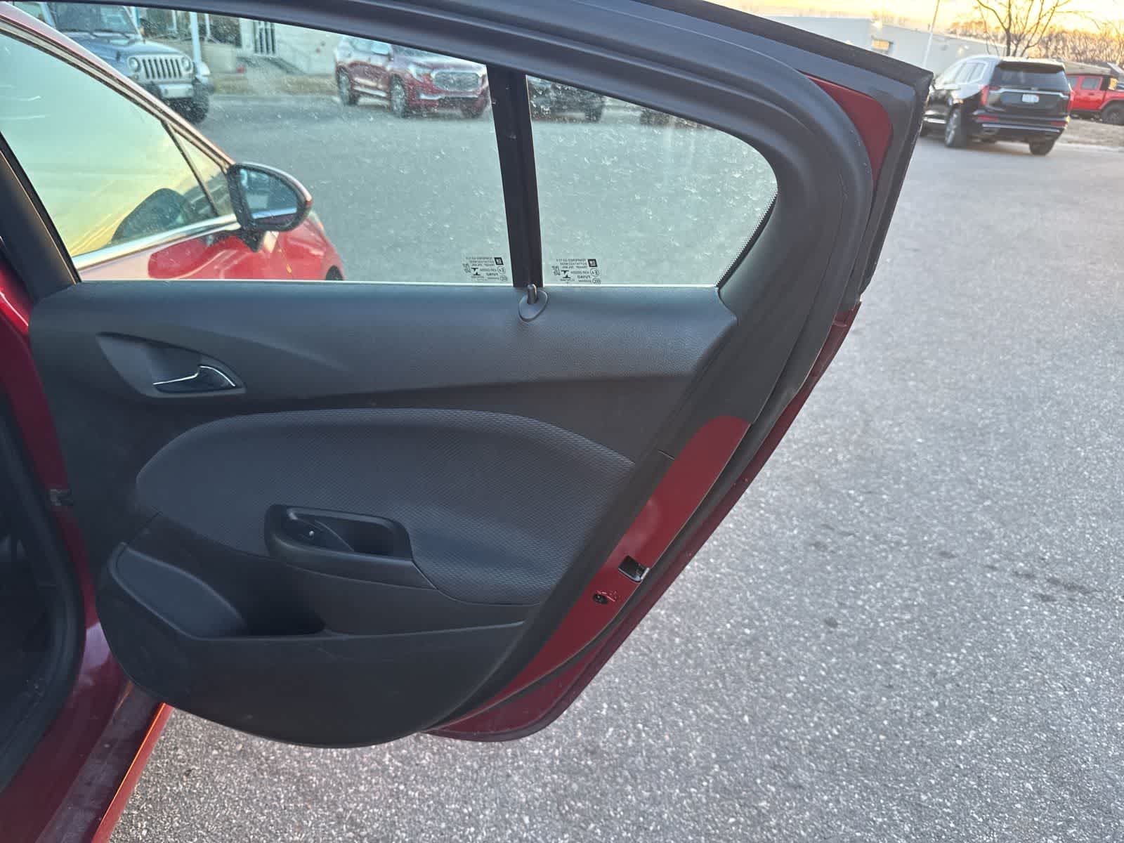 Thumbnail: 2017 Chevrolet Cruze - 24