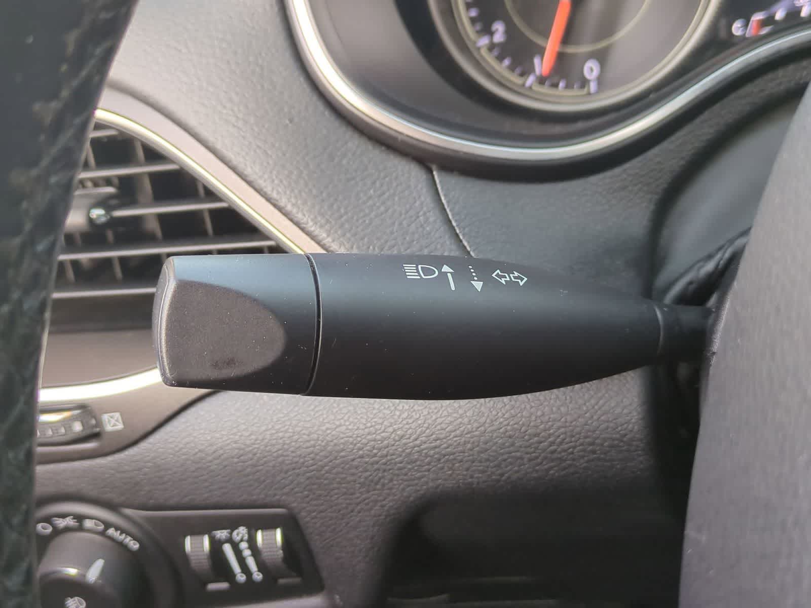 Thumbnail: 2019 Jeep Cherokee - 25