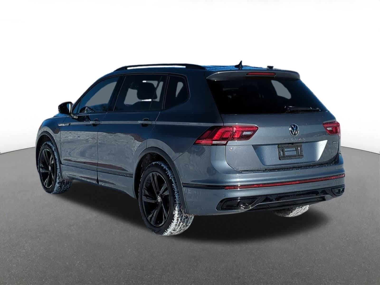 Thumbnail: 2023 Volkswagen Tiguan - 4