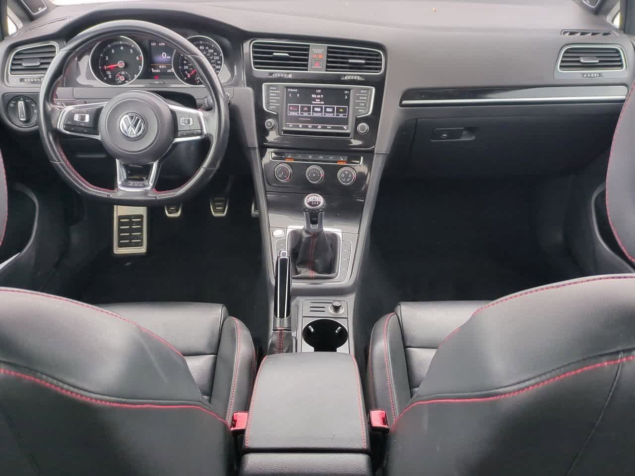 Thumbnail: 2016 Volkswagen Golf - 14