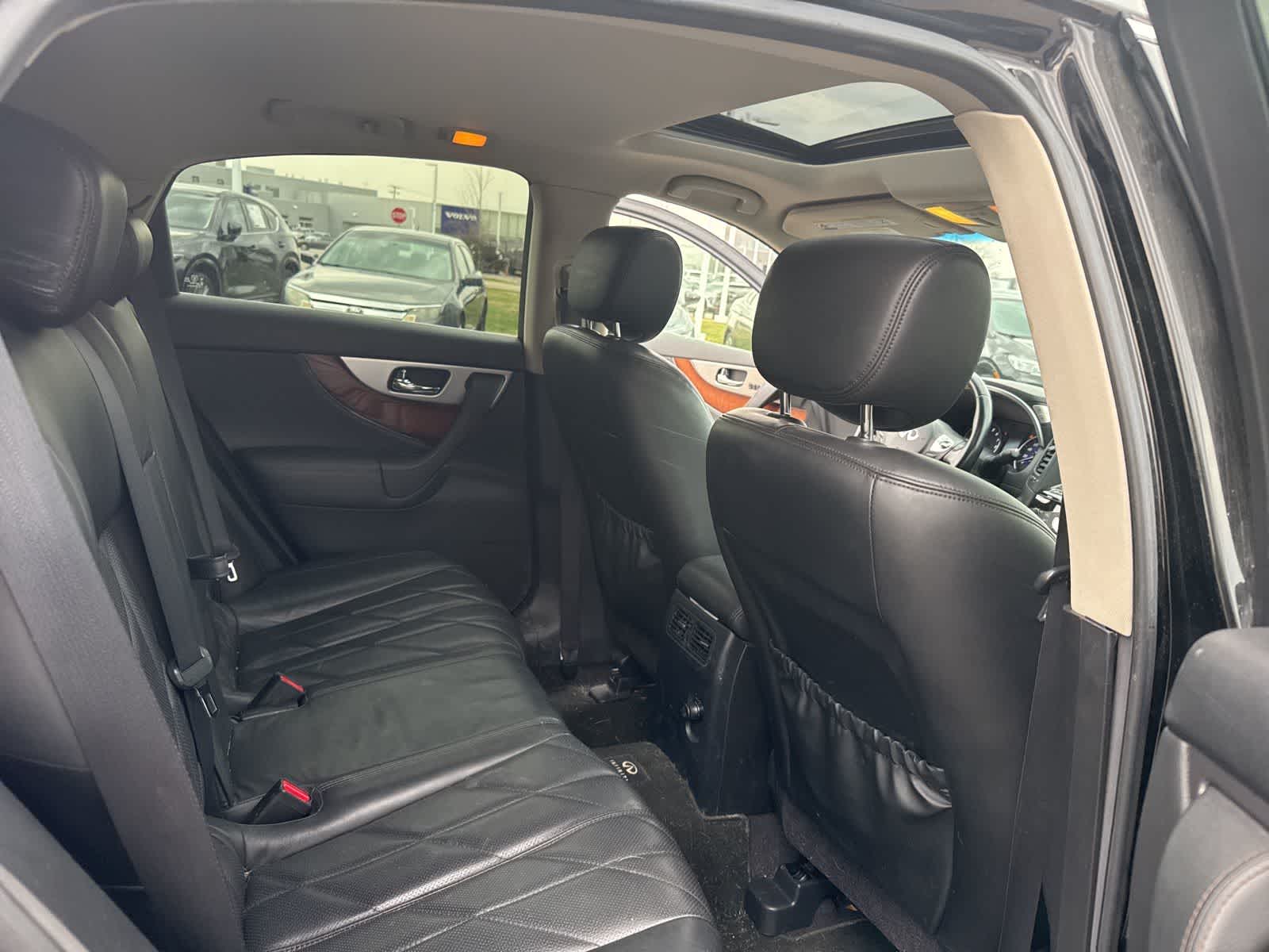 Thumbnail: 2012 INFINITI FX35 - 18