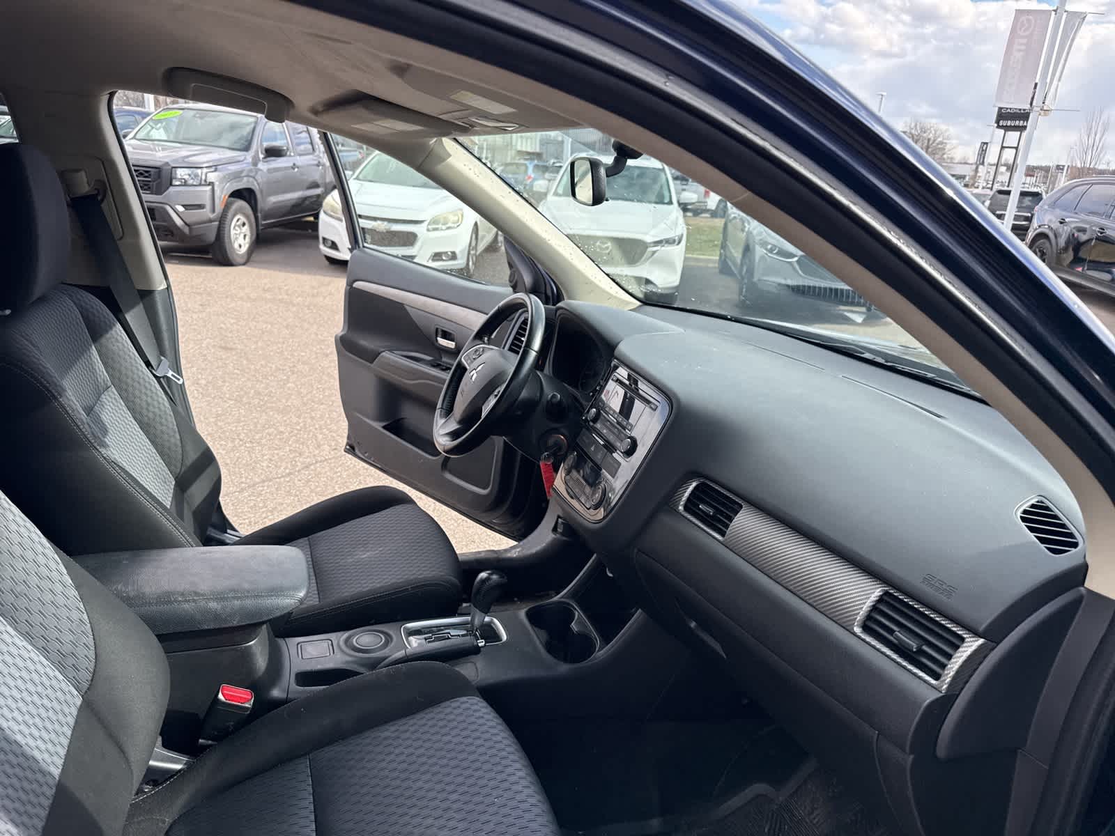 Thumbnail: 2015 Mitsubishi Outlander - 26