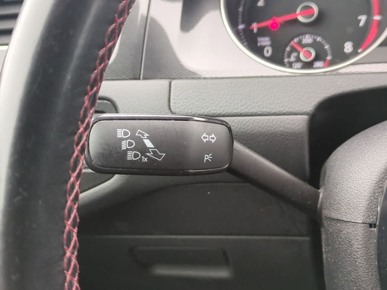 Thumbnail: 2016 Volkswagen Golf - 27