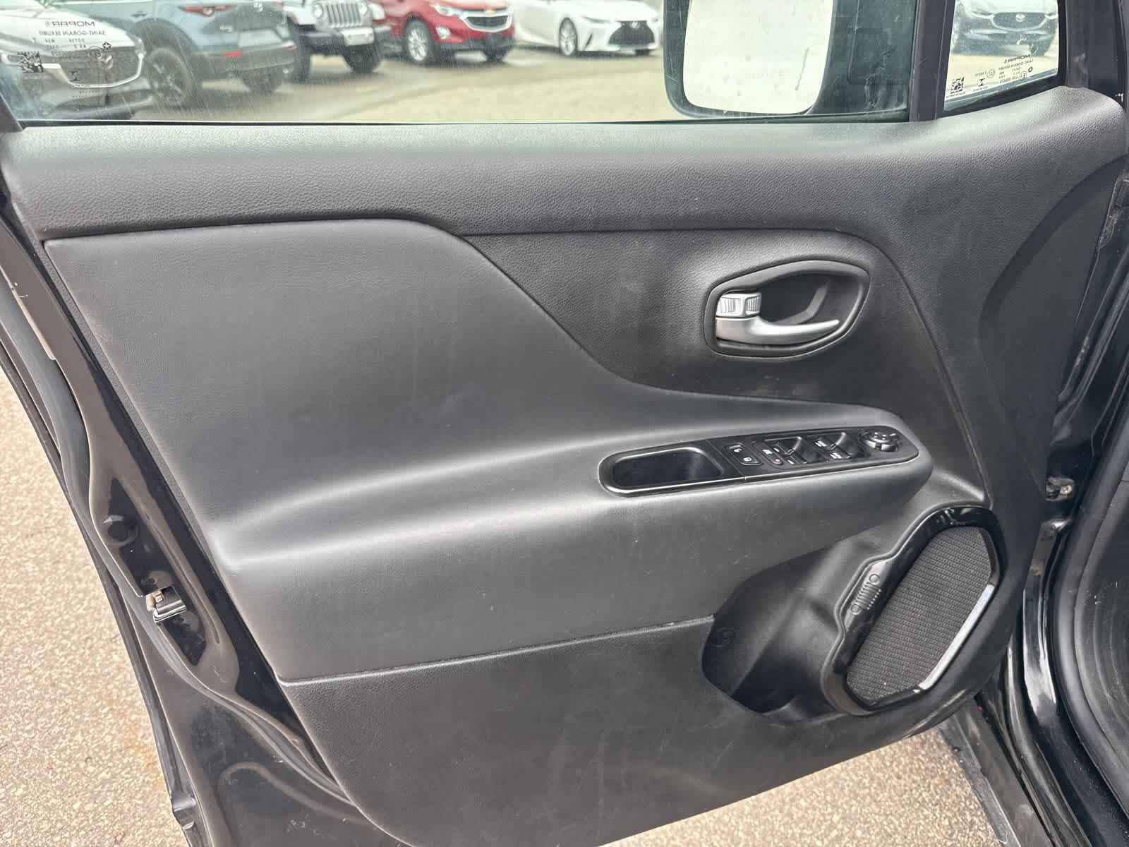 Thumbnail: 2017 Jeep Renegade - 15