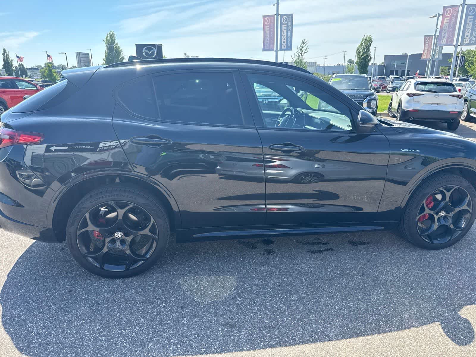 Thumbnail: 2023 Alfa Romeo Stelvio - 3