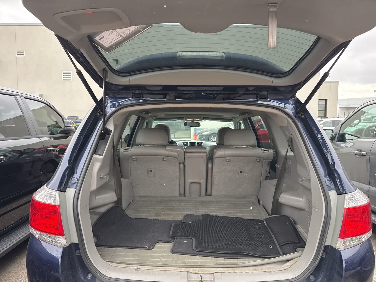 Thumbnail: 2013 Toyota Highlander - 18