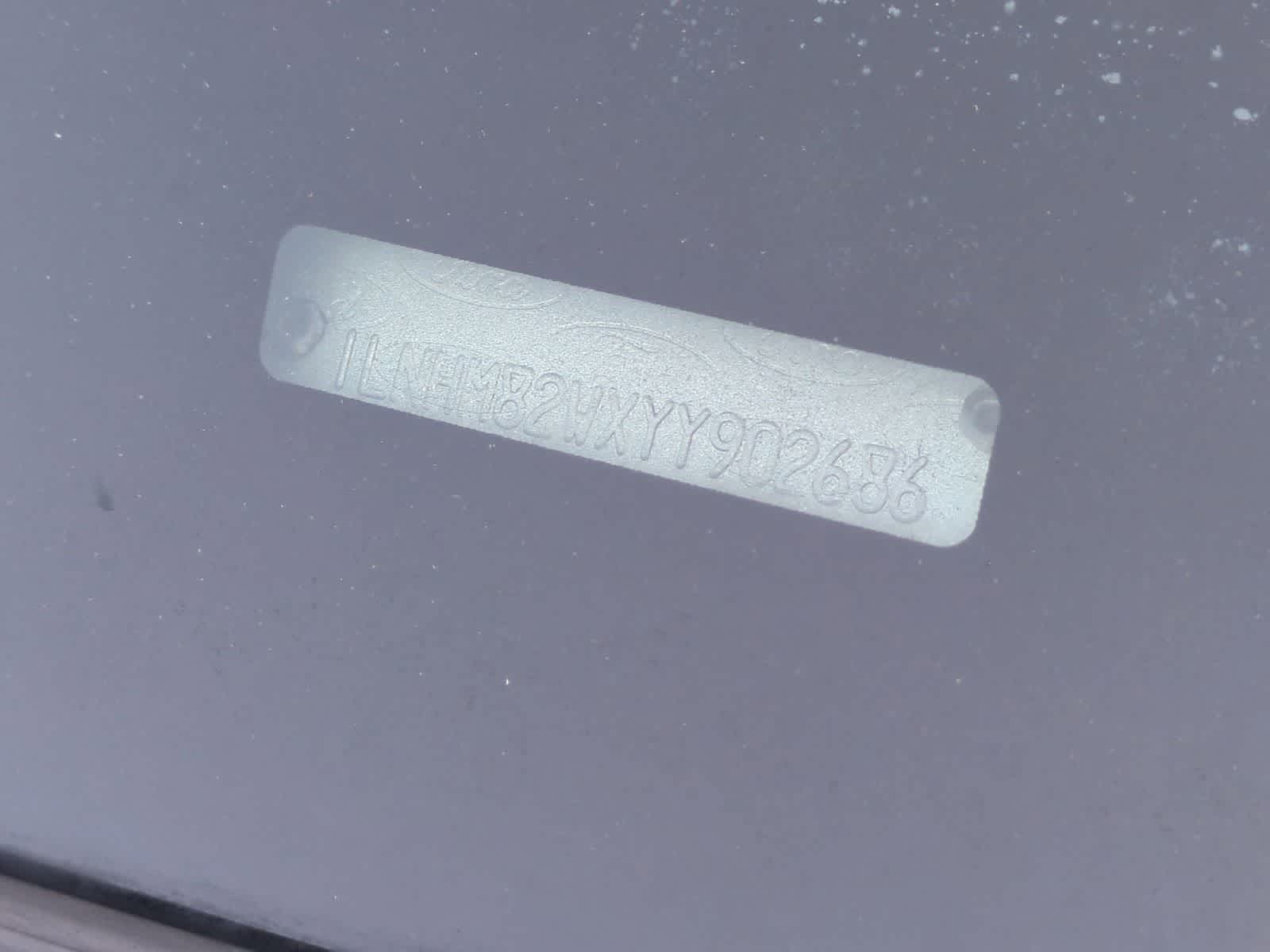 Thumbnail: 2000 Lincoln Town Car - 33