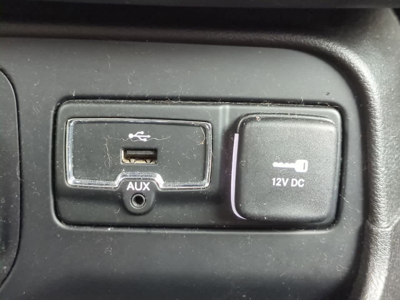 Thumbnail: 2017 Jeep Renegade - 29