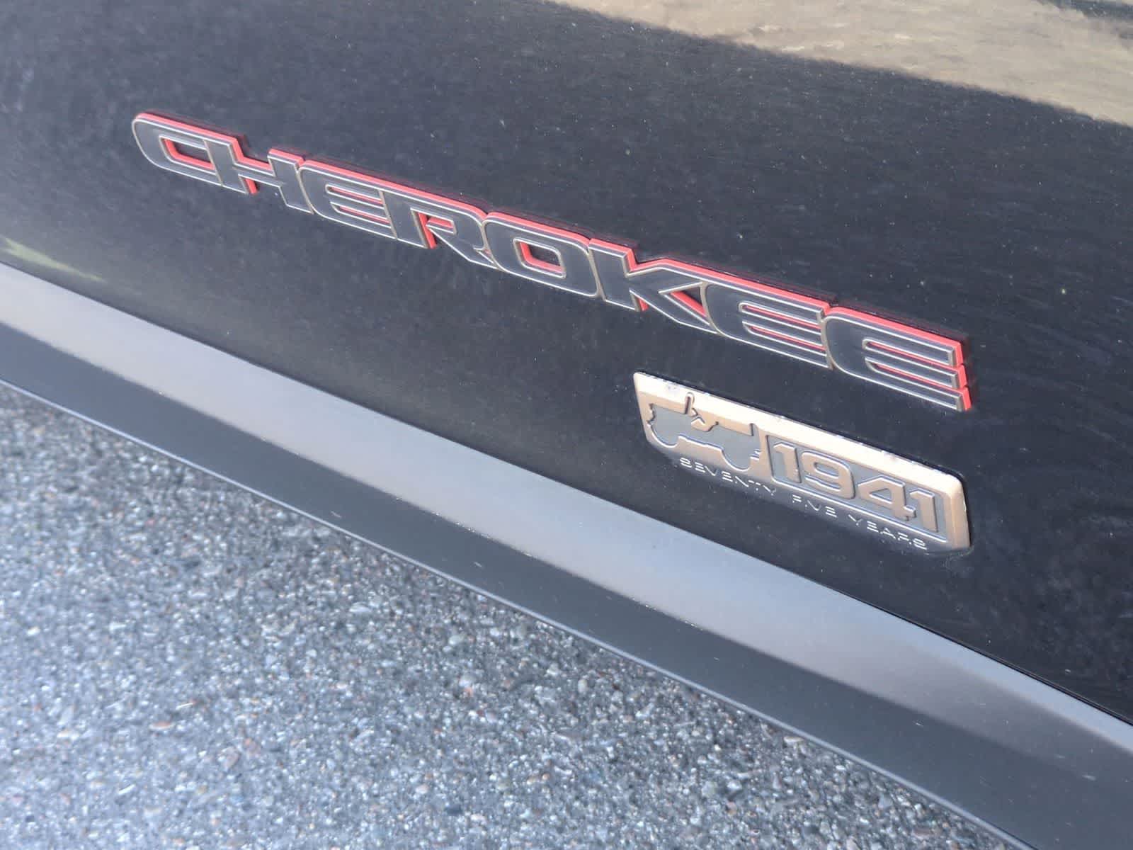 Thumbnail: 2016 Jeep Cherokee - 12