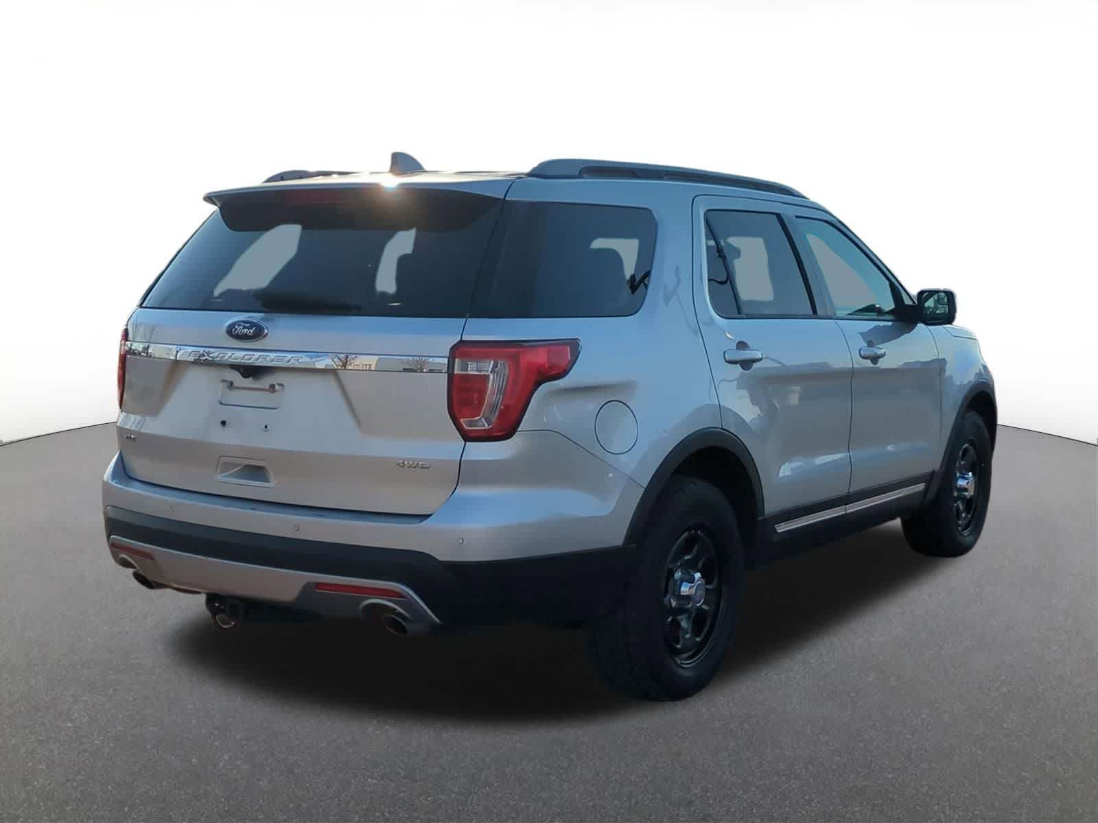 Thumbnail: 2016 Ford Explorer - 6