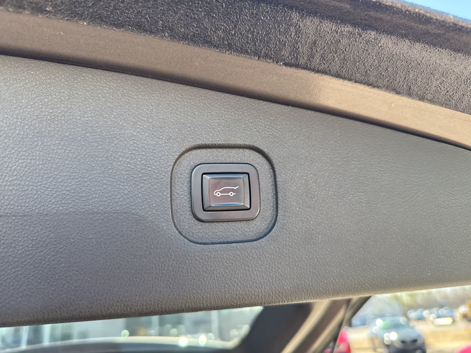 Thumbnail: 2011 Chevrolet Equinox - 24