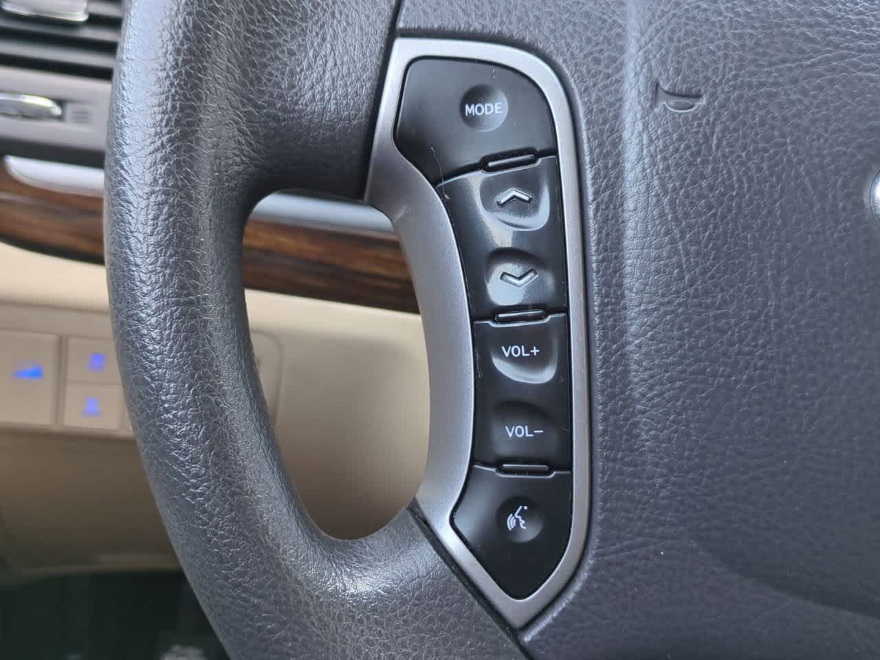 Thumbnail: 2012 Hyundai Santa Fe - 21