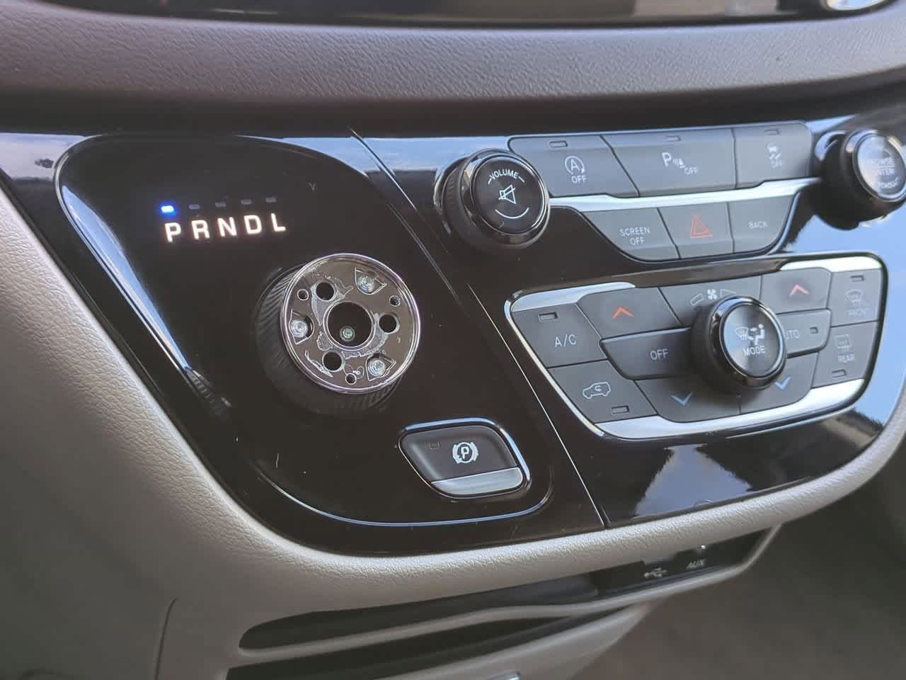 Thumbnail: 2017 Chrysler Pacifica - 31