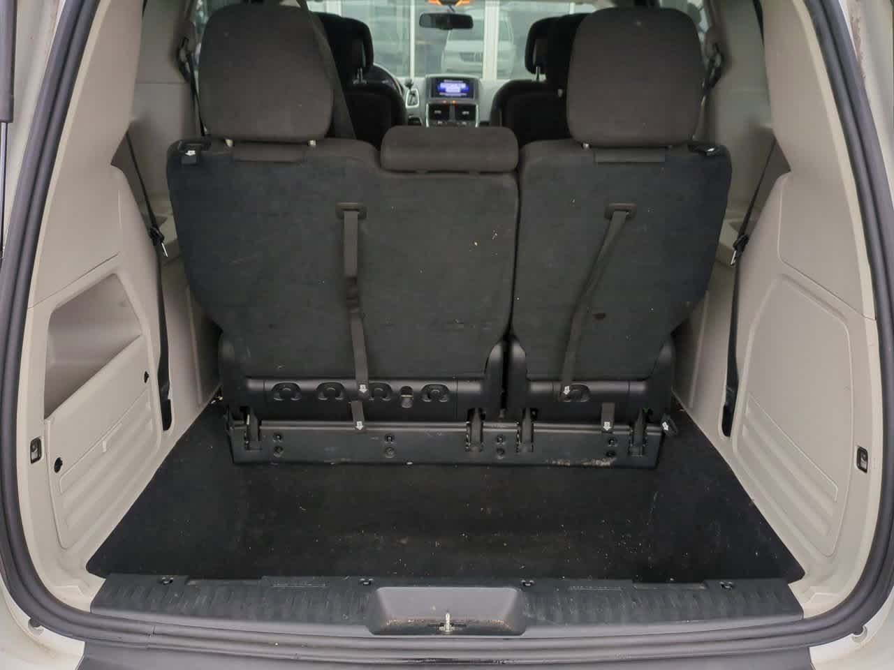 Thumbnail: 2016 Dodge Grand Caravan - 31