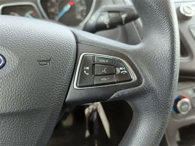 2017 Ford Focus SE 22